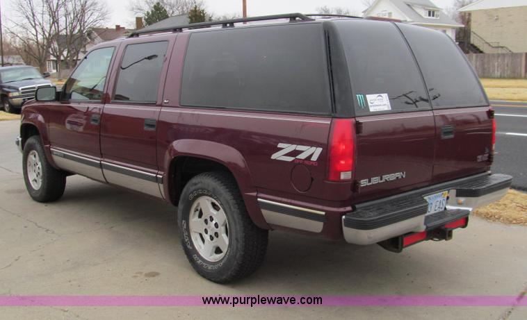 image for item G9702 1998 GMC Suburban 1500 Z71 SUV
