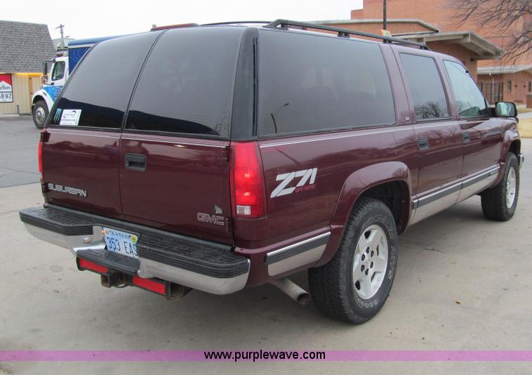 image for item G9702 1998 GMC Suburban 1500 Z71 SUV