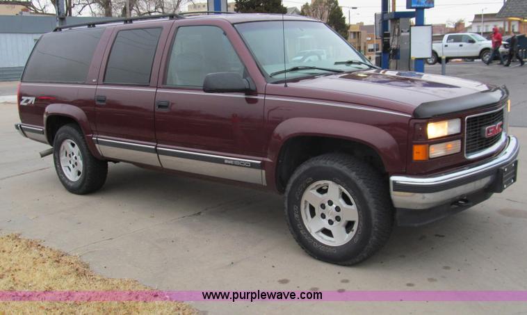 image for item G9702 1998 GMC Suburban 1500 Z71 SUV