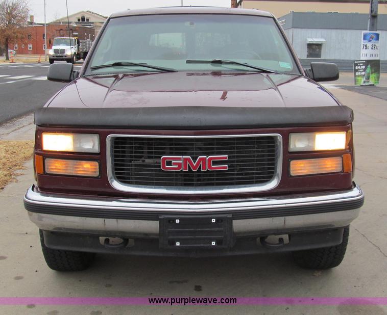 image for item G9702 1998 GMC Suburban 1500 Z71 SUV