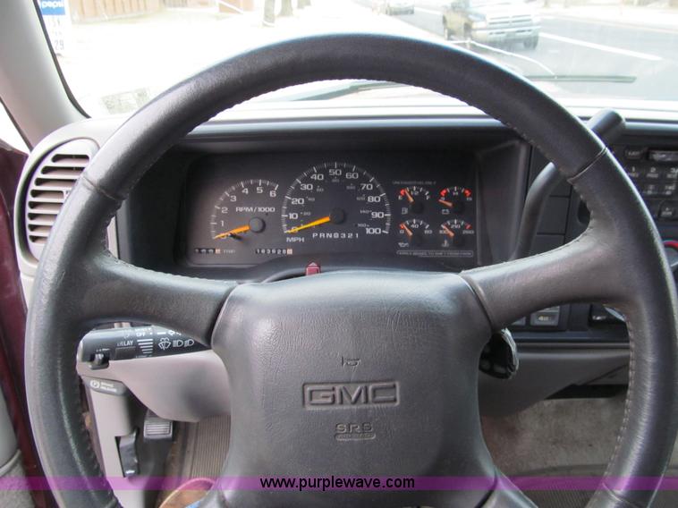 image for item G9702 1998 GMC Suburban 1500 Z71 SUV