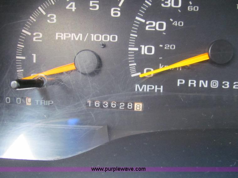 image for item G9702 1998 GMC Suburban 1500 Z71 SUV