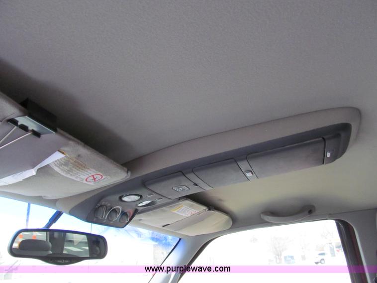 image for item G9702 1998 GMC Suburban 1500 Z71 SUV