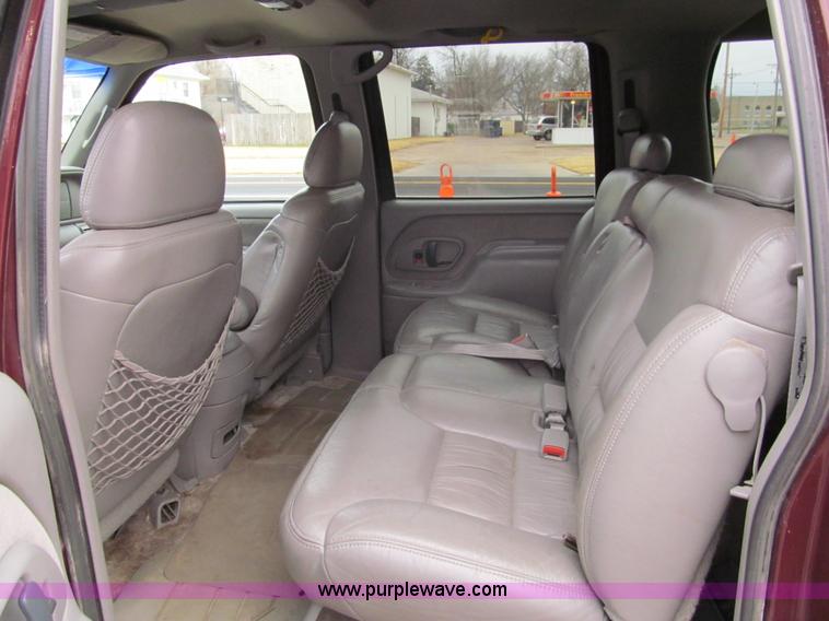 image for item G9702 1998 GMC Suburban 1500 Z71 SUV