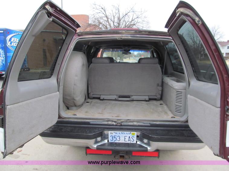 image for item G9702 1998 GMC Suburban 1500 Z71 SUV