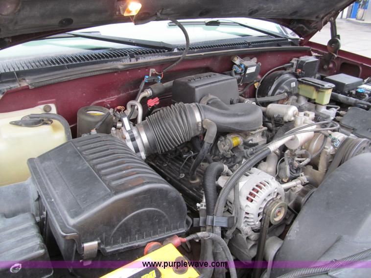 image for item G9702 1998 GMC Suburban 1500 Z71 SUV