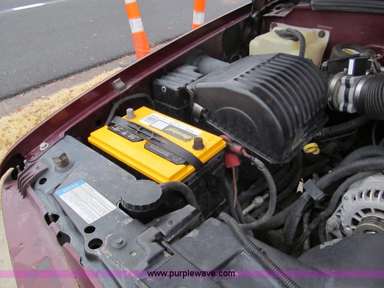 image for item G9702 1998 GMC Suburban 1500 Z71 SUV