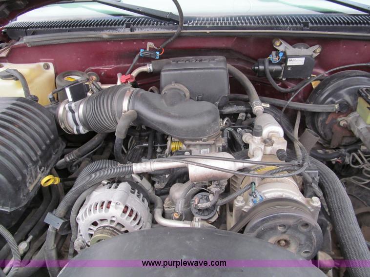 image for item G9702 1998 GMC Suburban 1500 Z71 SUV