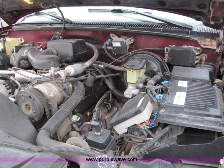 image for item G9702 1998 GMC Suburban 1500 Z71 SUV