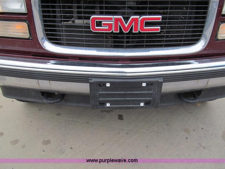 image for item G9702 1998 GMC Suburban 1500 Z71 SUV