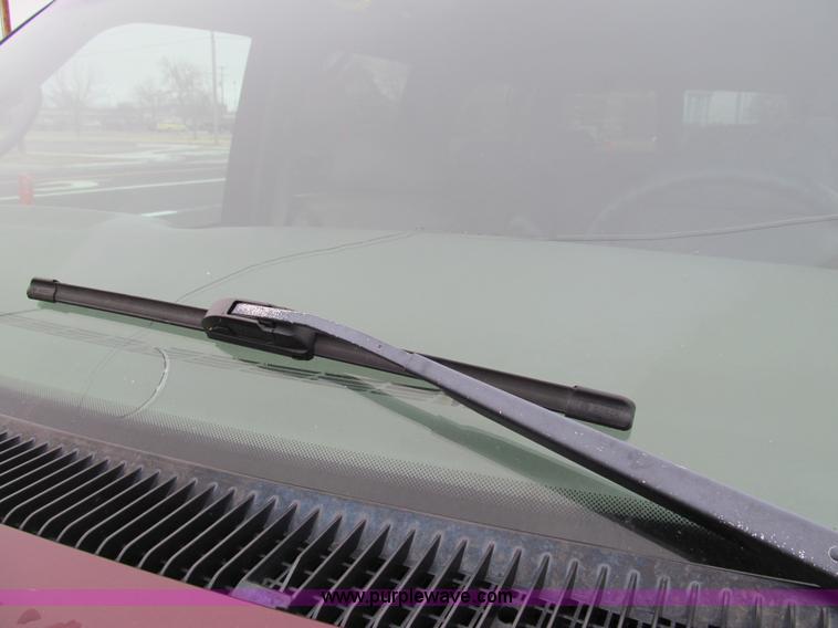 image for item G9702 1998 GMC Suburban 1500 Z71 SUV