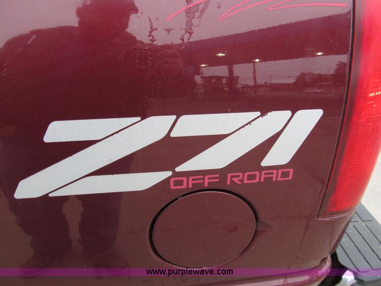 image for item G9702 1998 GMC Suburban 1500 Z71 SUV