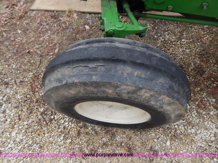 image for item H3860 John Deere 2640 tractor