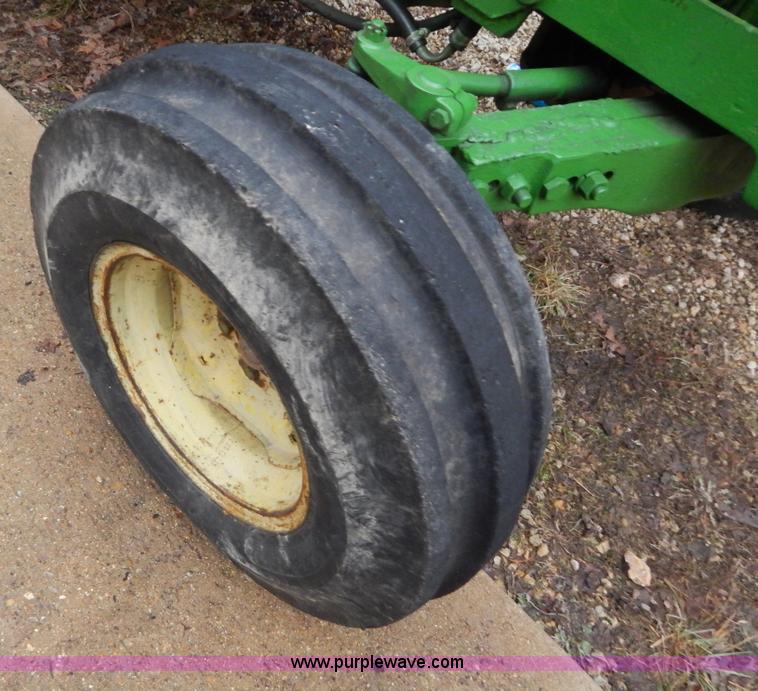 image for item H3860 John Deere 2640 tractor