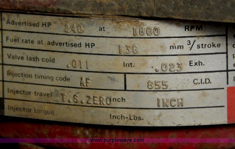 image for item H3877 1981 International 2275 dump truck