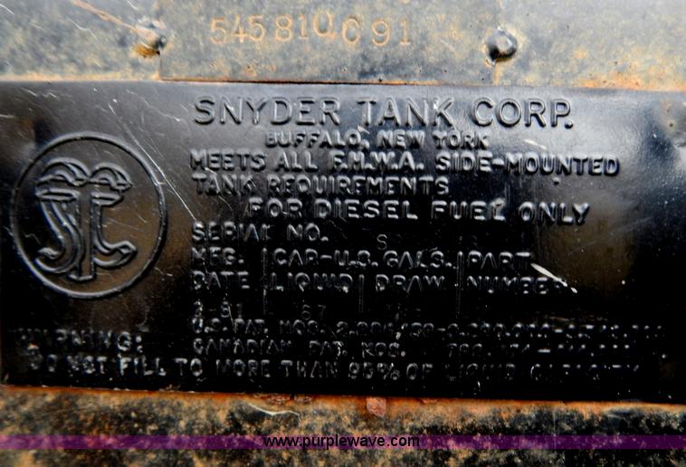 image for item H3877 1981 International 2275 dump truck