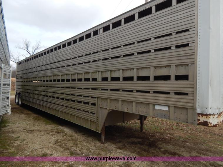 image for item H3881 1975 American 48' cattle pot trailer