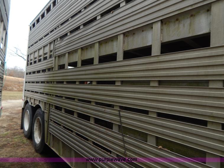 image for item H3881 1975 American 48' cattle pot trailer