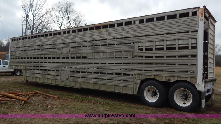 image for item H3881 1975 American 48' cattle pot trailer