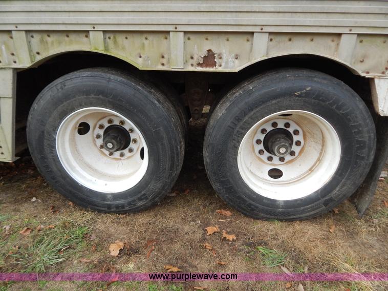 image for item H3881 1975 American 48' cattle pot trailer