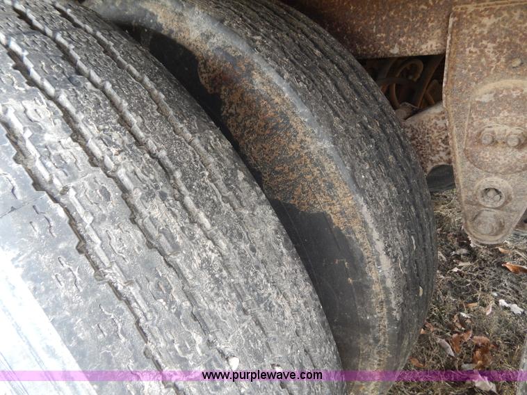 image for item H3881 1975 American 48' cattle pot trailer