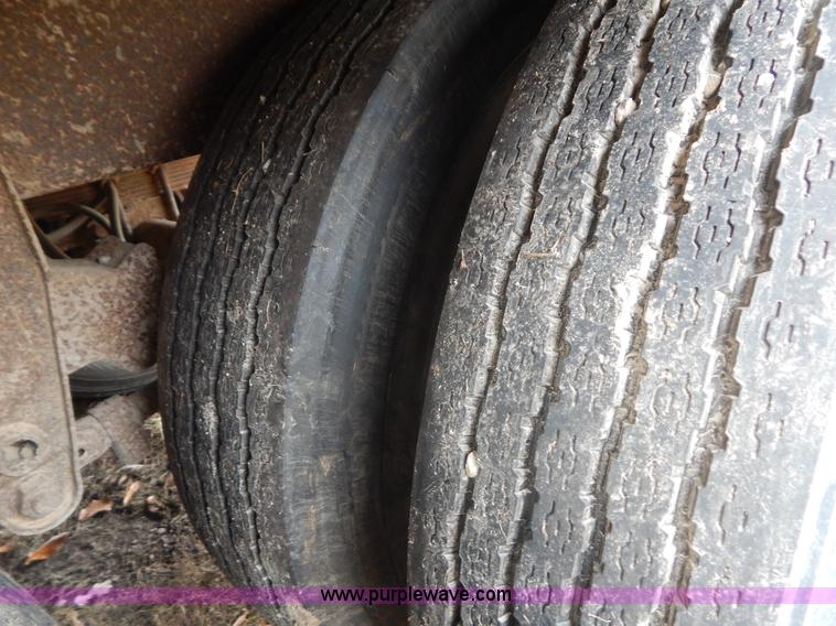 image for item H3881 1975 American 48' cattle pot trailer