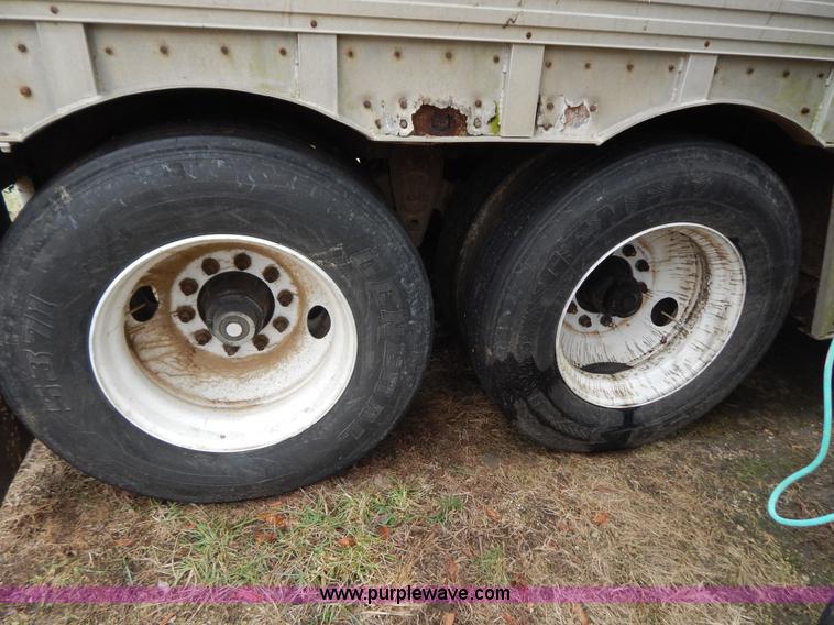 image for item H3881 1975 American 48' cattle pot trailer