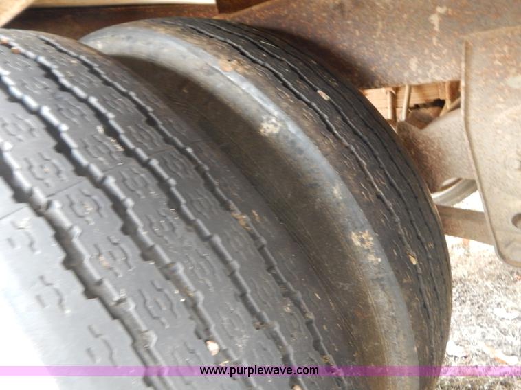 image for item H3881 1975 American 48' cattle pot trailer