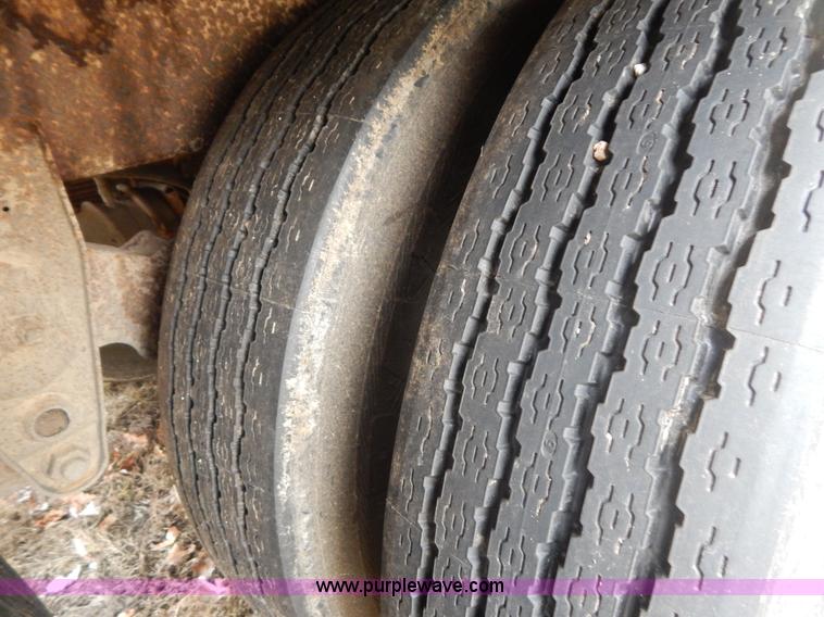 image for item H3881 1975 American 48' cattle pot trailer