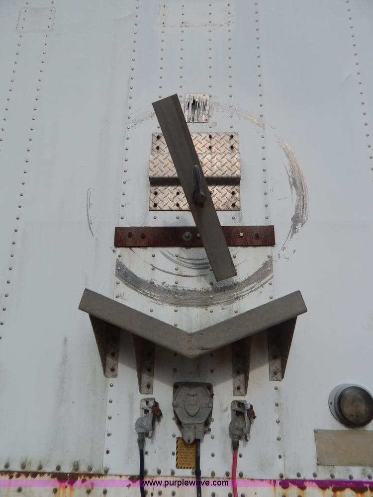 image for item H3881 1975 American 48' cattle pot trailer