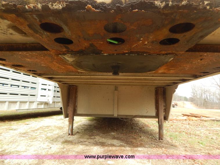 image for item H3881 1975 American 48' cattle pot trailer