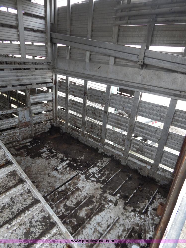 image for item H3881 1975 American 48' cattle pot trailer