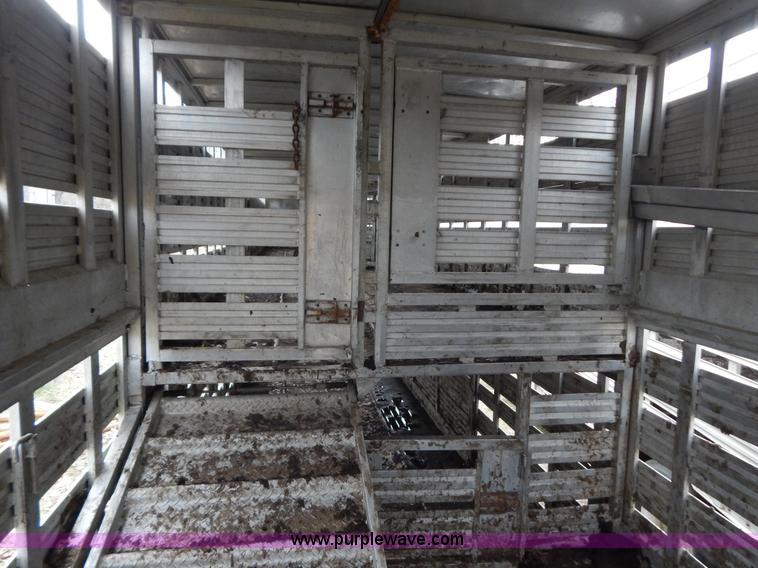 image for item H3881 1975 American 48' cattle pot trailer