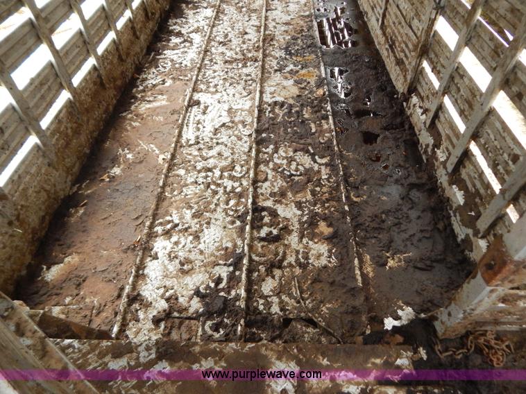 image for item H3881 1975 American 48' cattle pot trailer