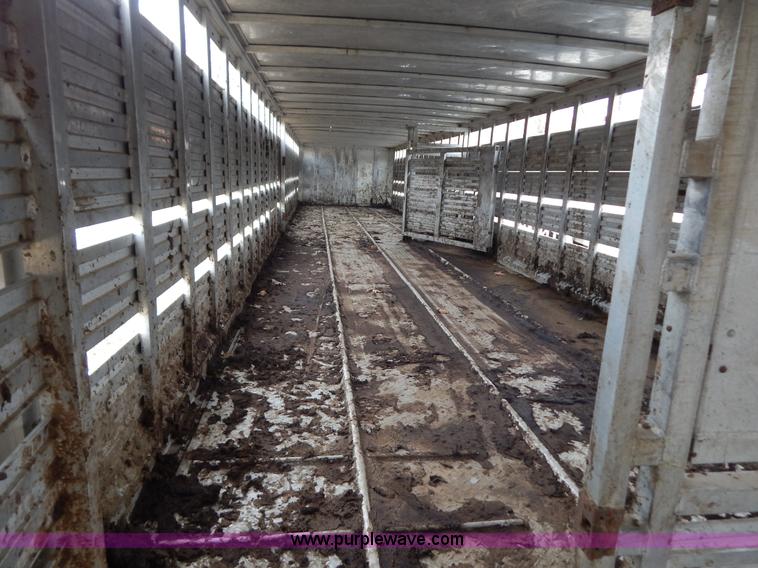 image for item H3881 1975 American 48' cattle pot trailer