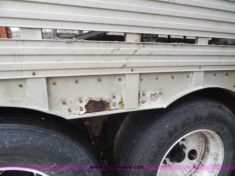 image for item H3881 1975 American 48' cattle pot trailer