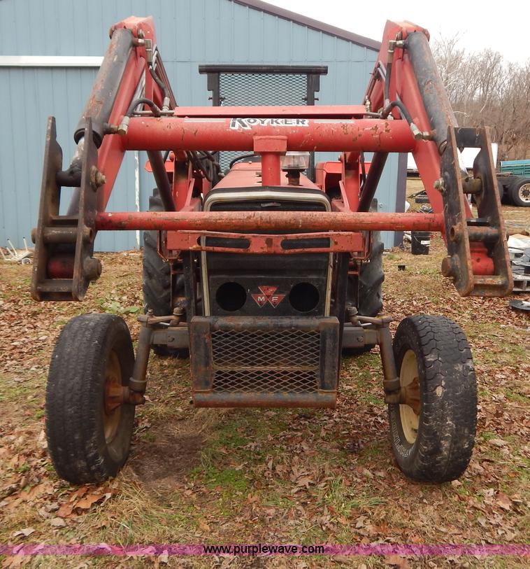 image for item H3889 Massey-Ferguson 231 tractor