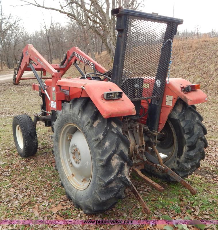 image for item H3889 Massey-Ferguson 231 tractor