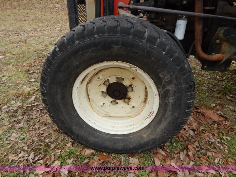 image for item H3889 Massey-Ferguson 231 tractor