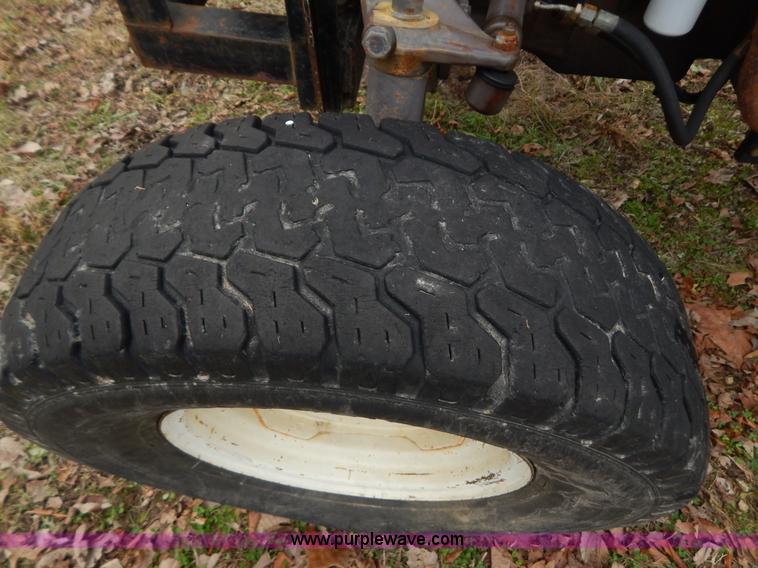 image for item H3889 Massey-Ferguson 231 tractor