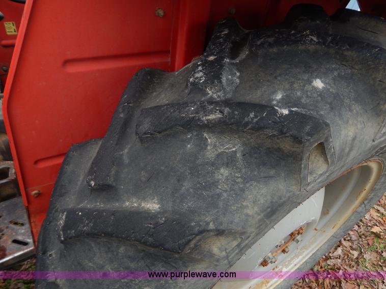 image for item H3889 Massey-Ferguson 231 tractor