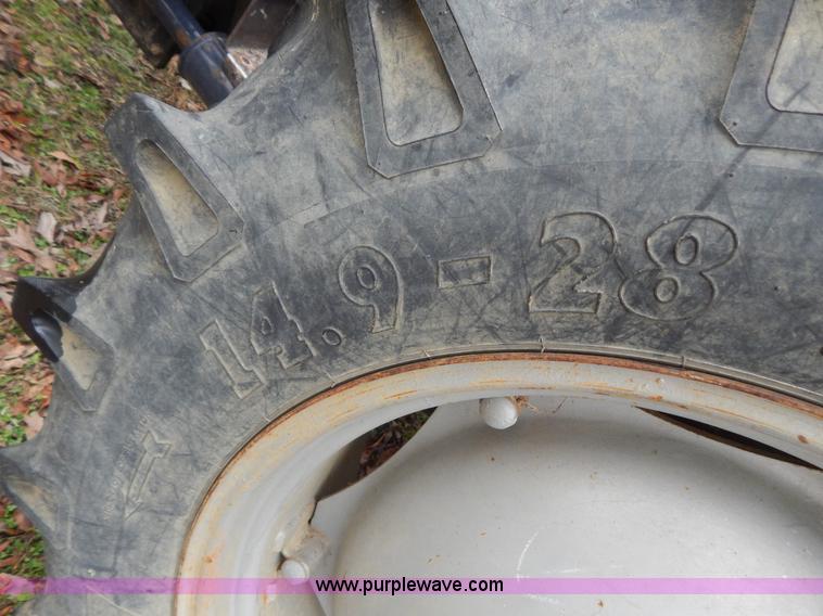 image for item H3889 Massey-Ferguson 231 tractor