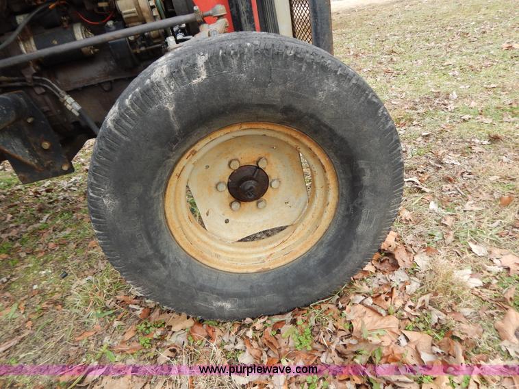 image for item H3889 Massey-Ferguson 231 tractor