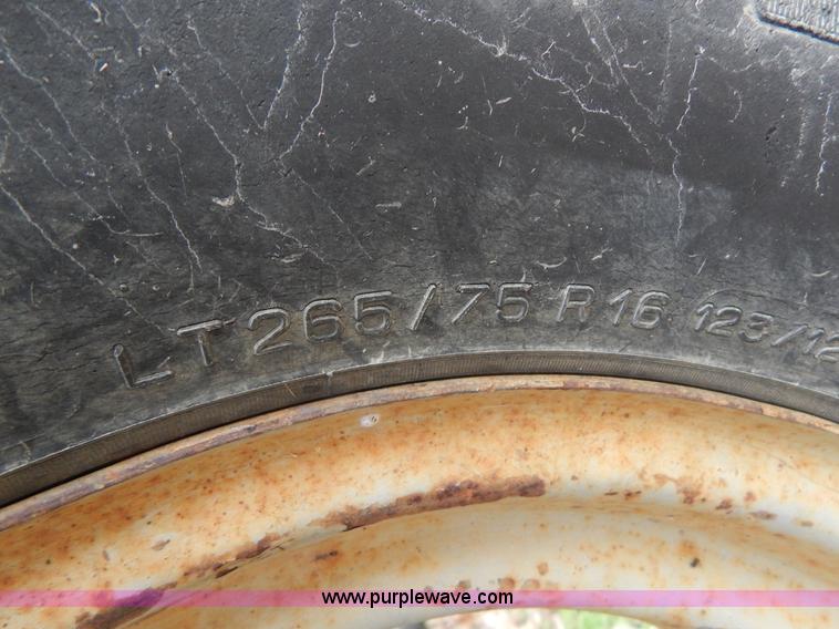 image for item H3889 Massey-Ferguson 231 tractor