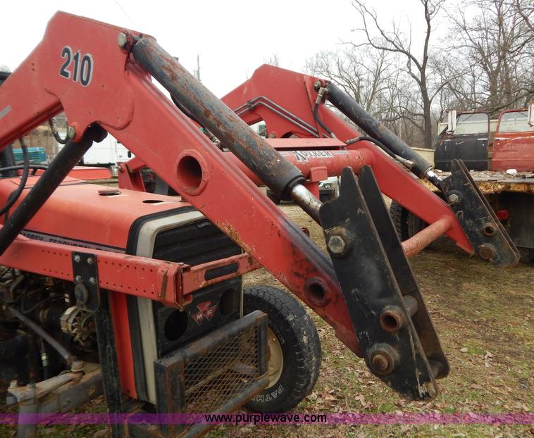 image for item H3889 Massey-Ferguson 231 tractor