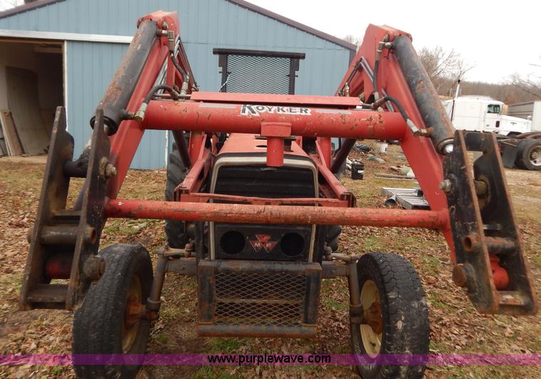 image for item H3889 Massey-Ferguson 231 tractor