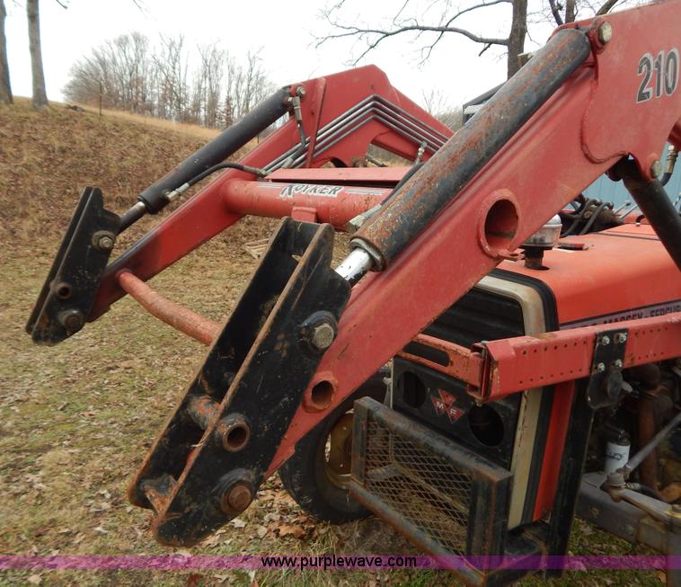 image for item H3889 Massey-Ferguson 231 tractor