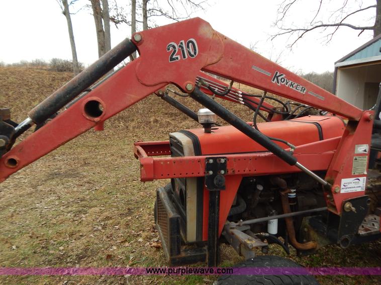 image for item H3889 Massey-Ferguson 231 tractor