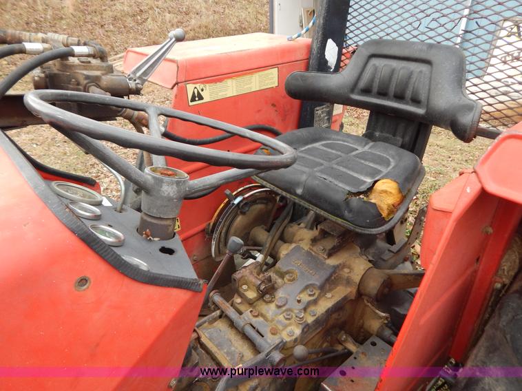 image for item H3889 Massey-Ferguson 231 tractor