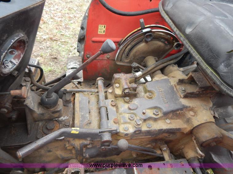 image for item H3889 Massey-Ferguson 231 tractor
